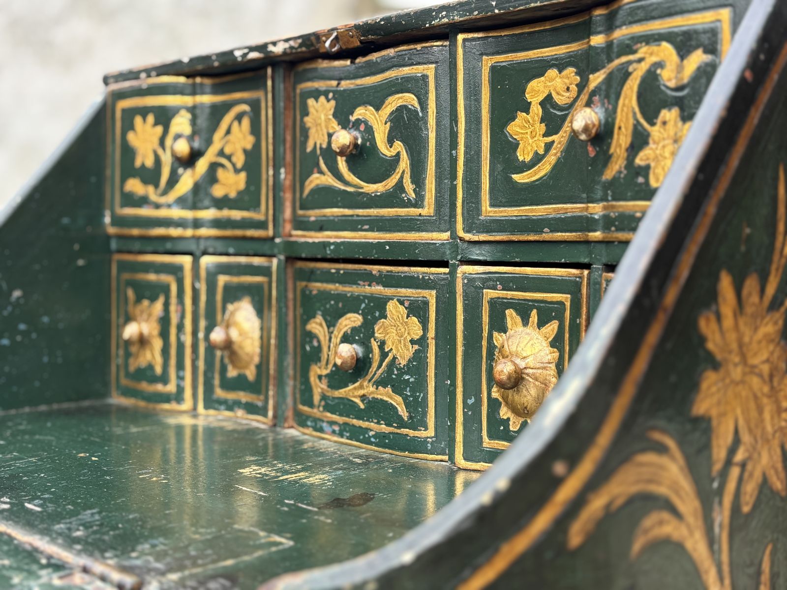 7800.0 18th Century Venetian Painted Travelling Bureau On Table photo