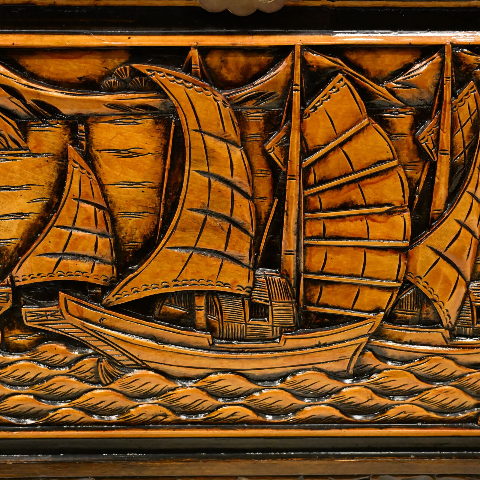photo vinterior Chinese Carved Chest Camphor Wood Fine Carvings H60cm X W104cm X D56cm