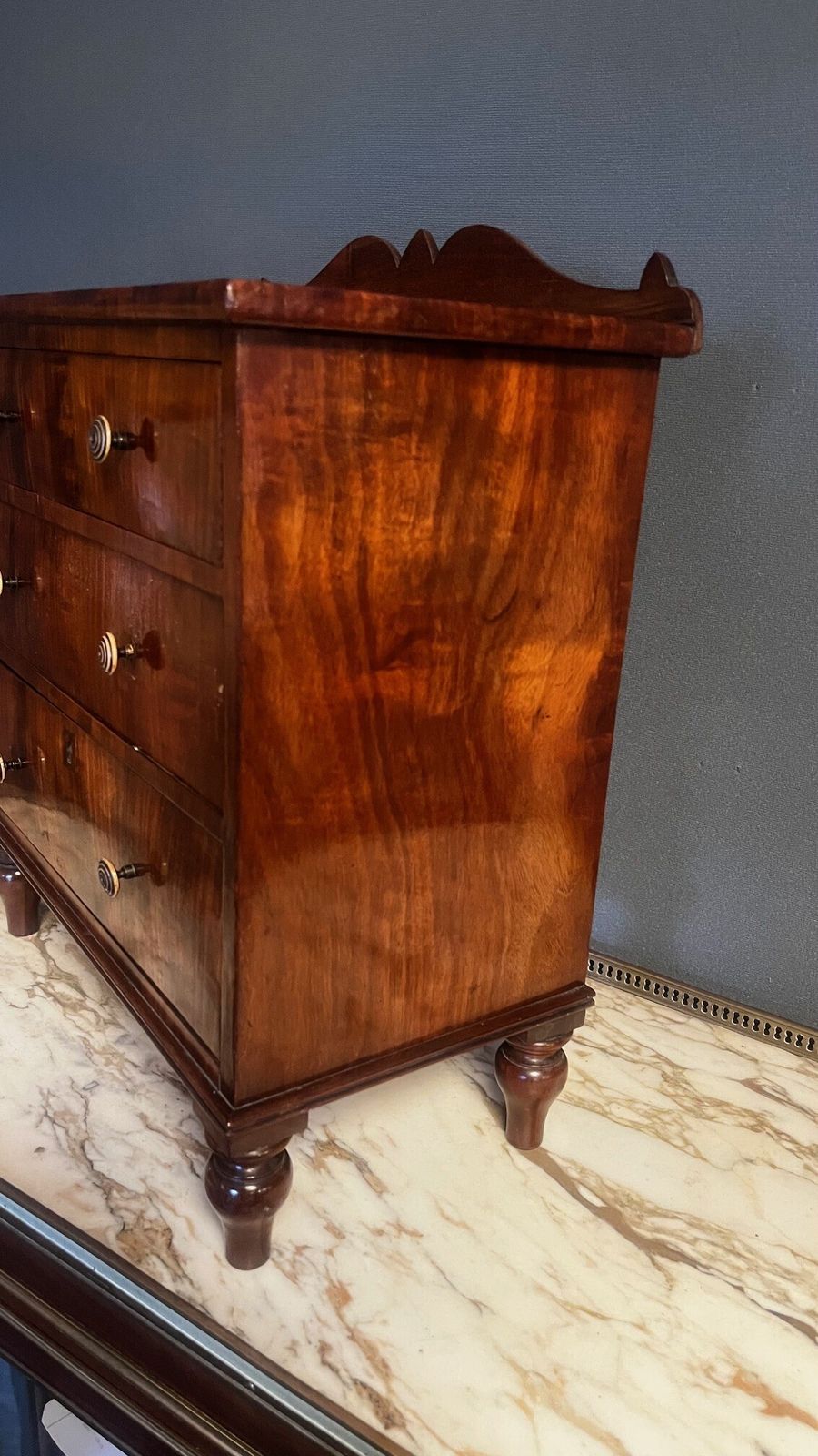 An Early Victorian Period Mahogany Miniature/Apprentice Chest photo vinterior
