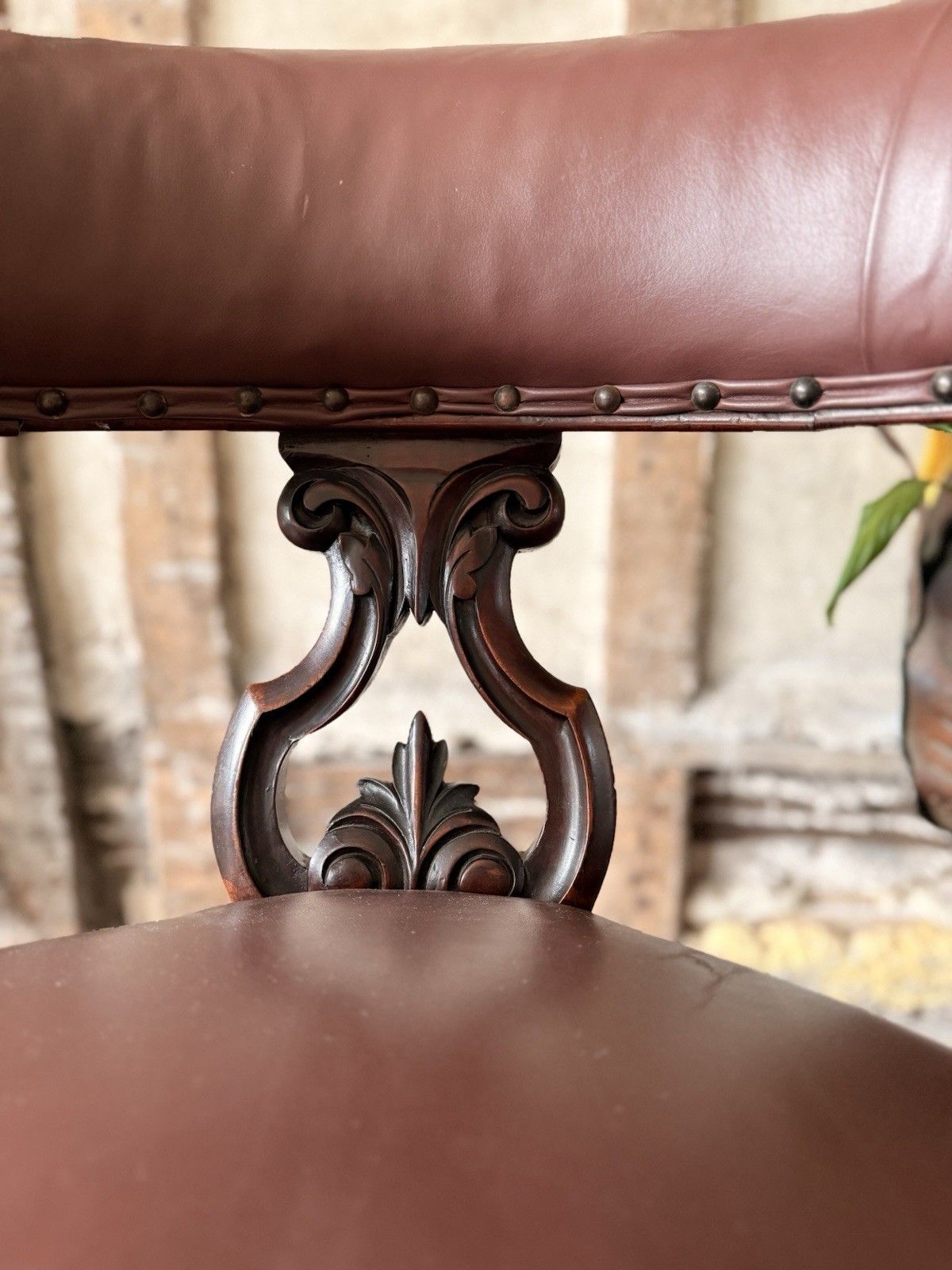 photo vintage Antique Mahogany Brown Leather Victorian Office Desk Horseshoe Chair 1880c