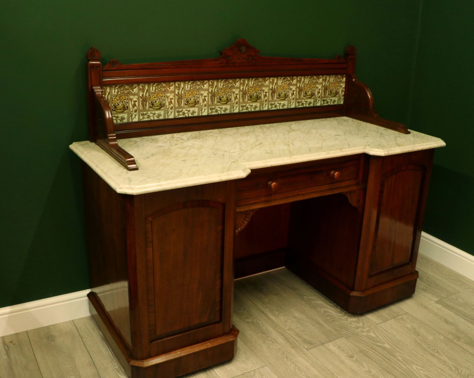 A Victorian Washstand In The Aesthetic Style In Immaculate Original Condition. photo 995.0