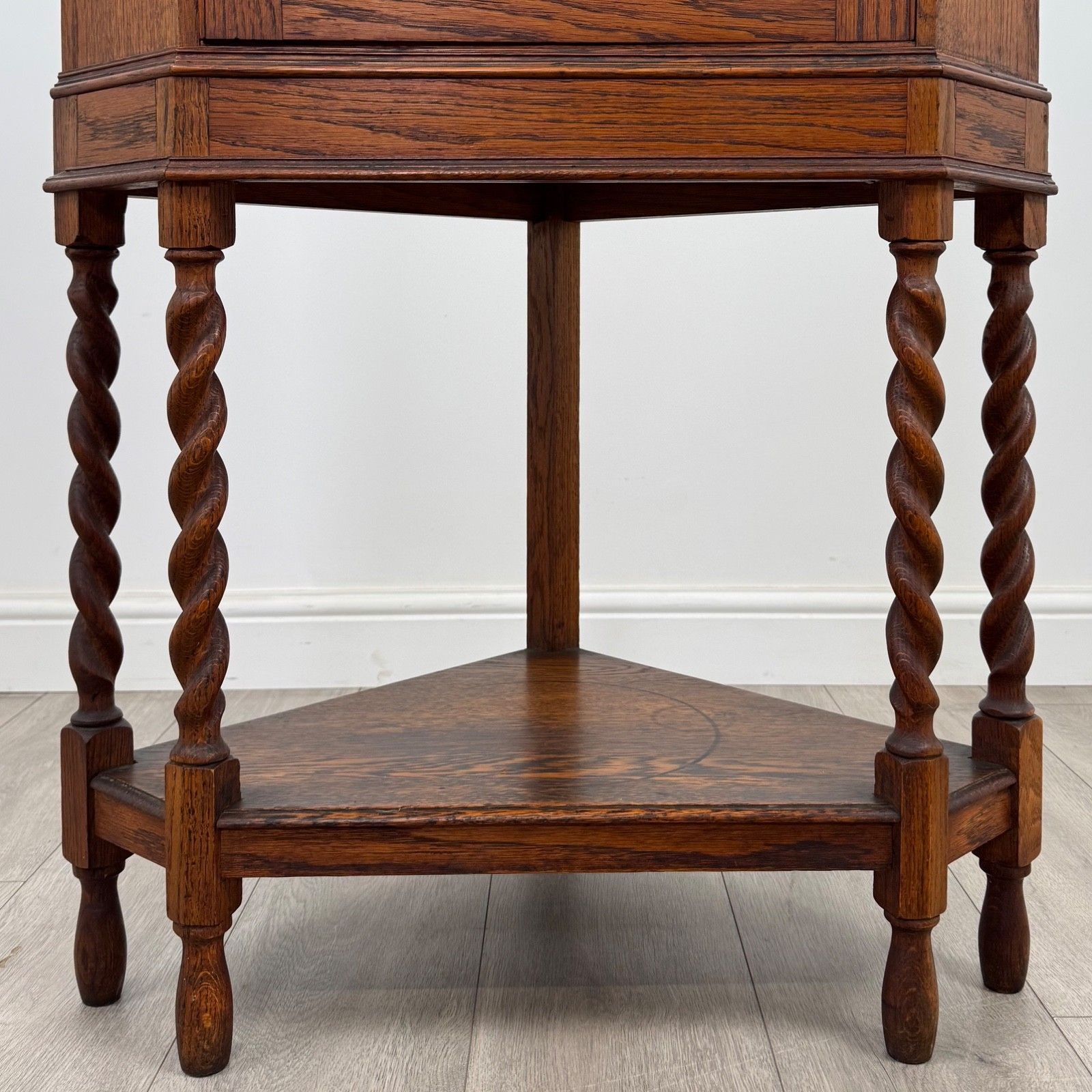 Antique 20th Century Good Quality Corner Cabinet In Oak photo vinterior