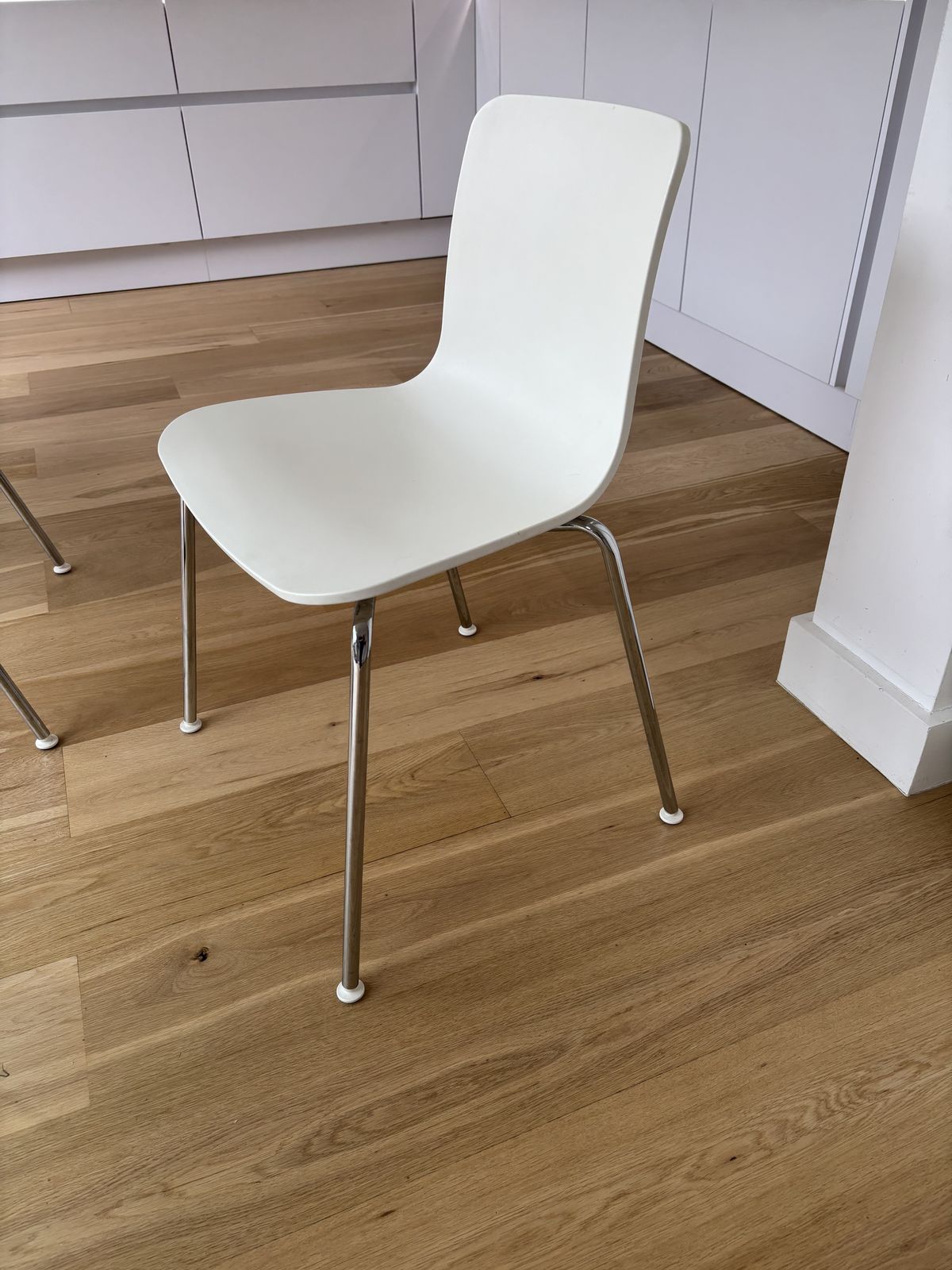 Original Vitra Hal White Chairs   2 Armchairs And 4 Chairs With No Arms photo for sale