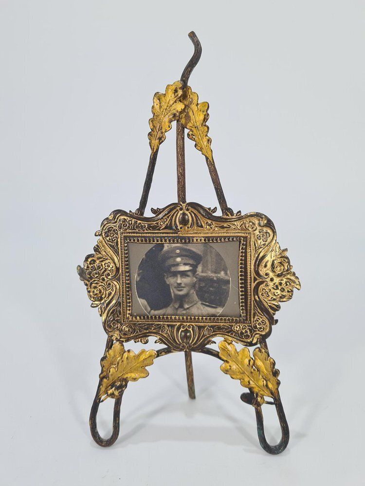 750.0 Antique Standing Photo Frame In Gilded Metal, 1890s photo