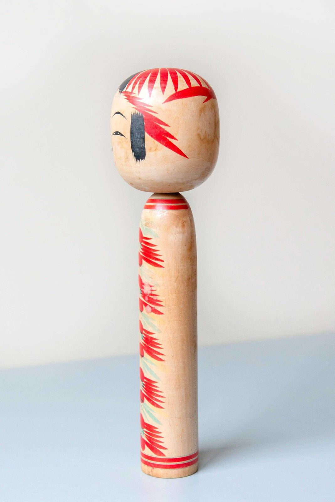 photo for sale Vintage Naruko Kokeshi-pop, gesigneerd Japans houten volkskunstfiguur