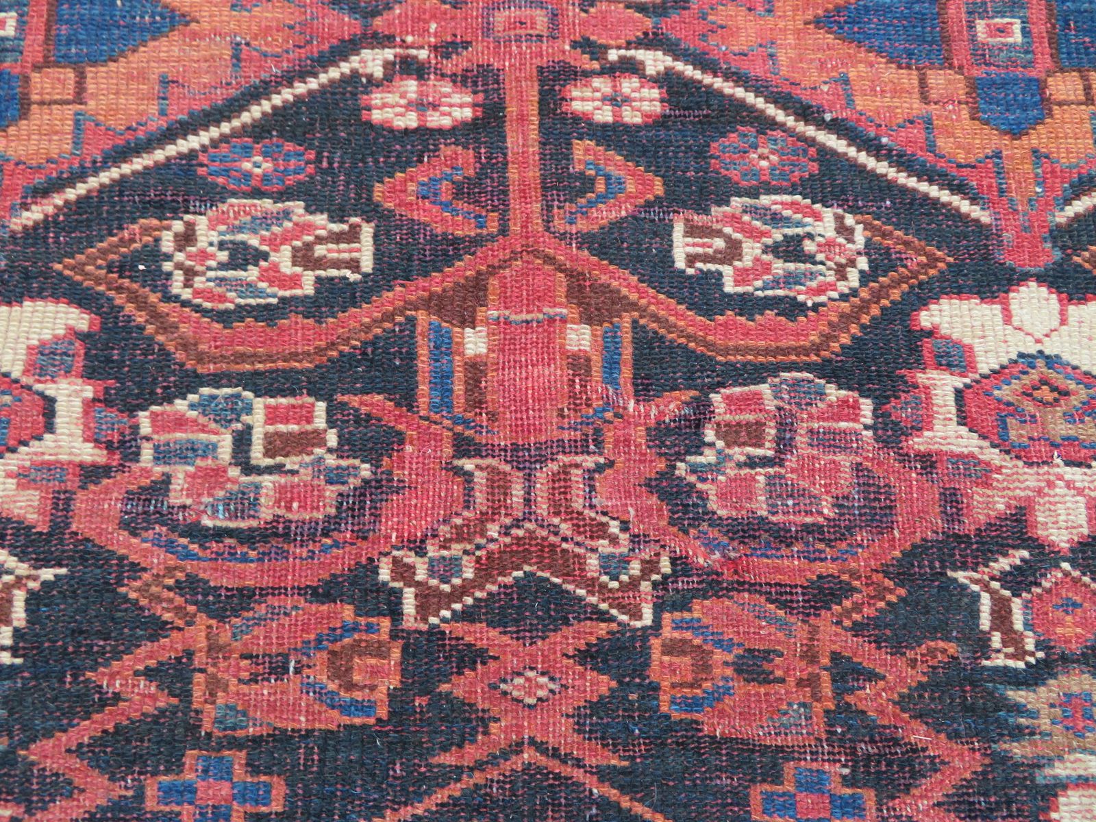 photo vinterior Rare Antique Bakhtiari Tribal Village Carpet. 300cm X 169cm.