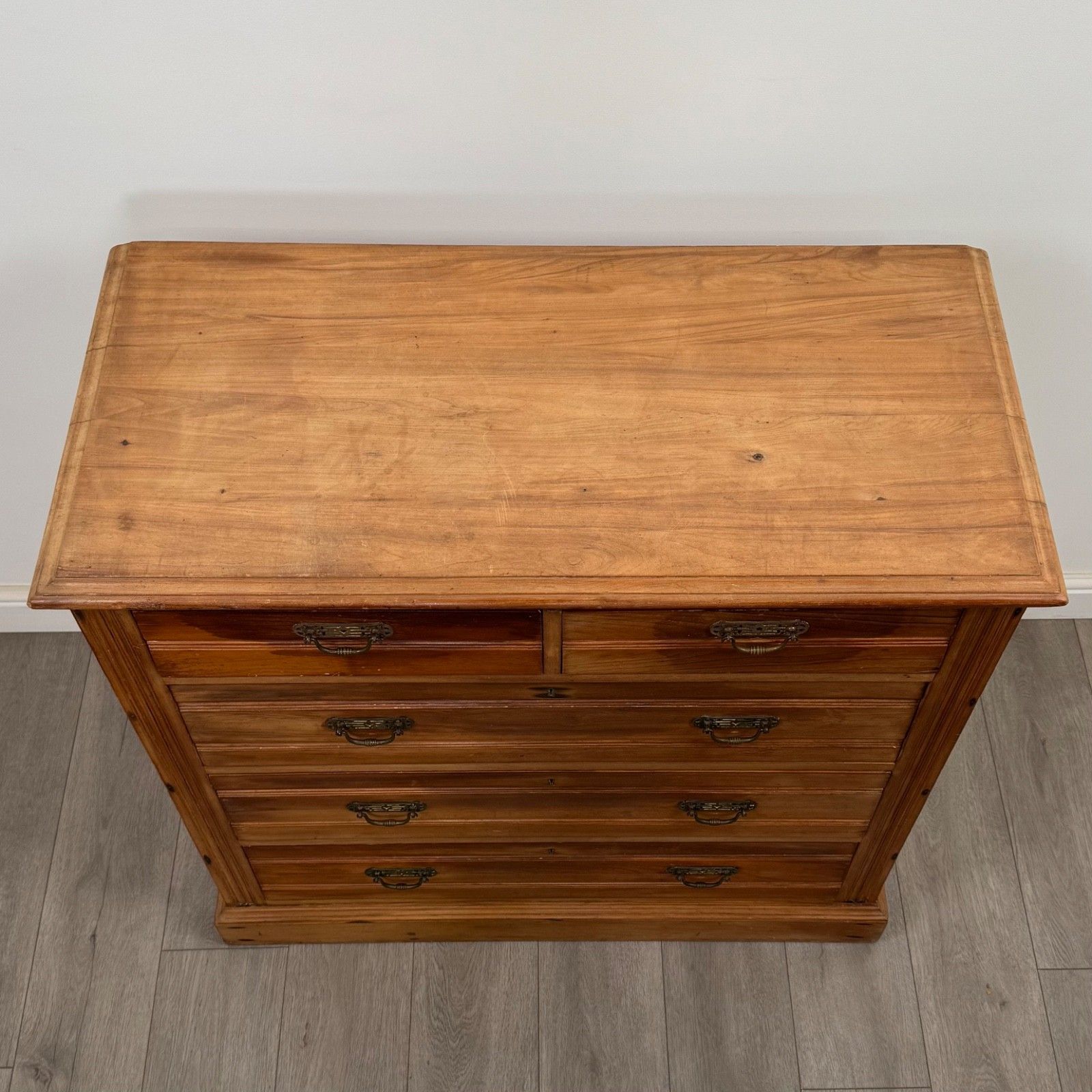 photo furniture Antique 20th Century Rustic Satinwood Chest Of Drawers