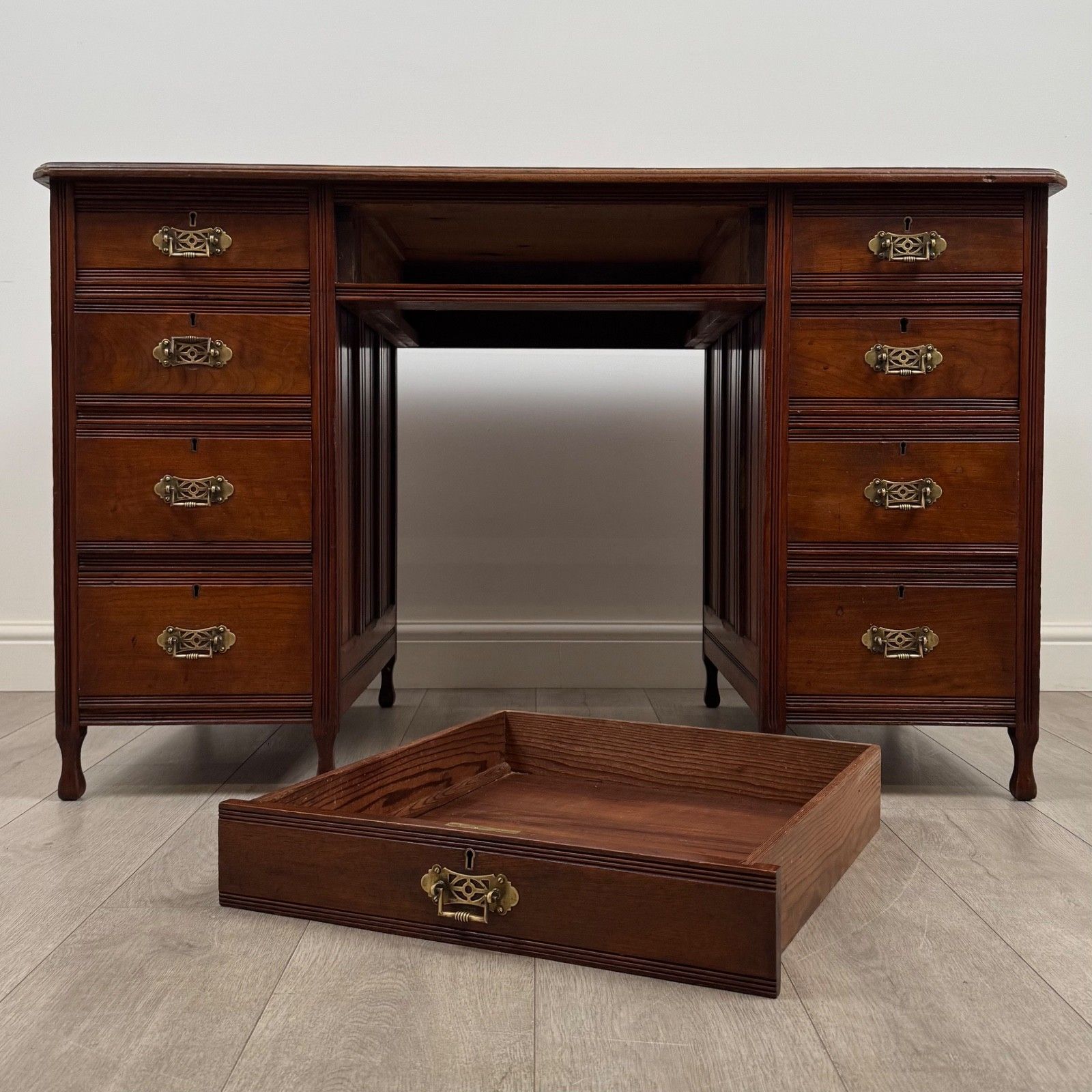 photo for sale Antique 20th Century Fine Quality Desk In Walnut