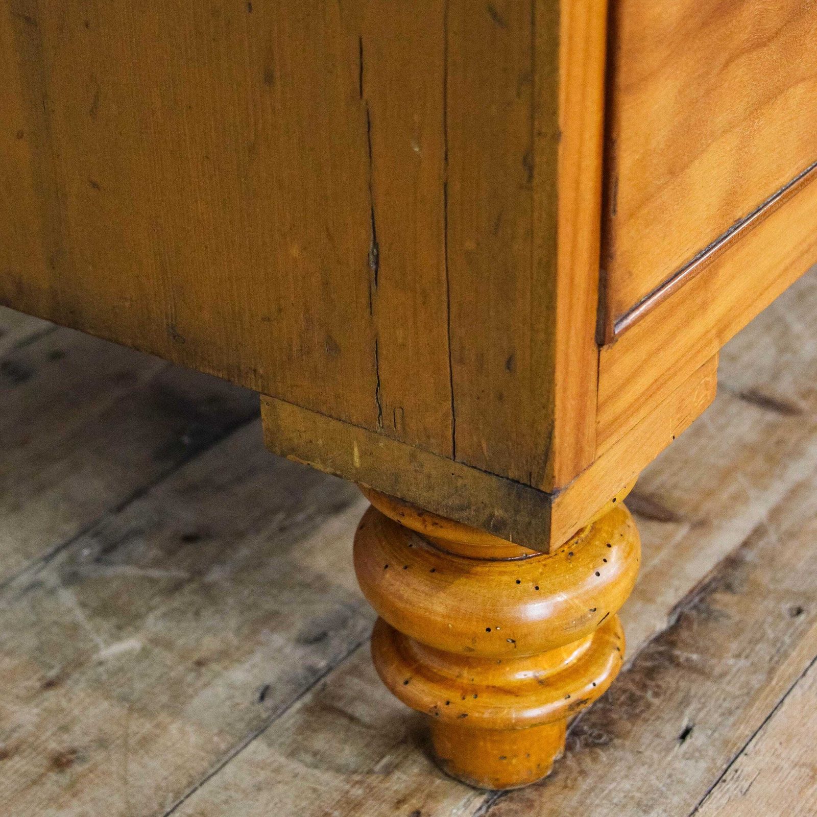 photo vinterior Antique Satin Walnut Chest Of Drawers