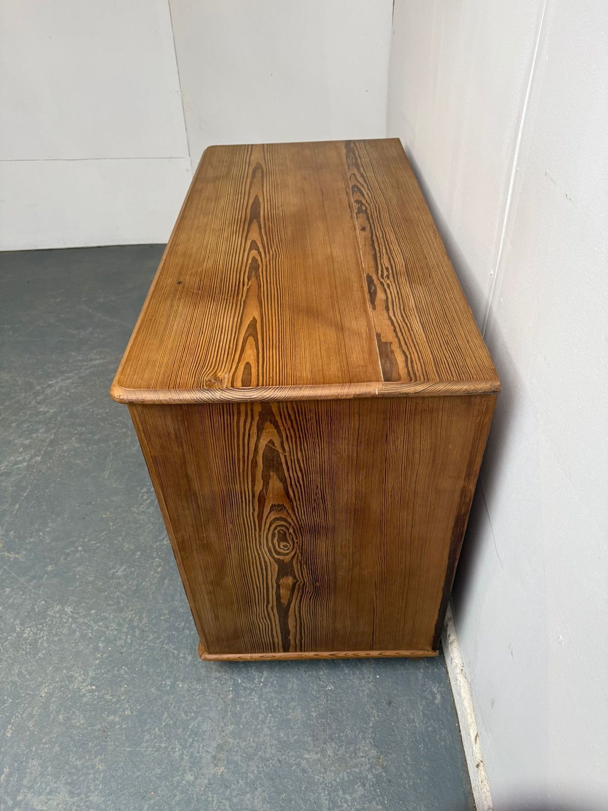 A Top Quality Victorian Pine Large Waxed 3 Drawer Chest Of Drawers photo 595.0