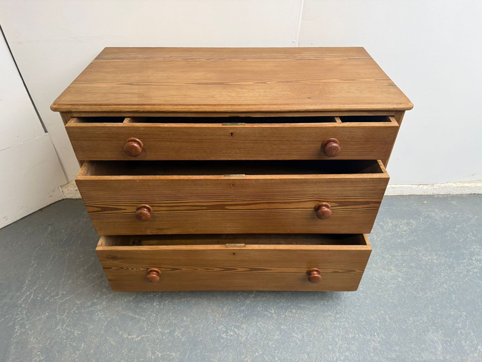 A Top Quality Victorian Pine Large Waxed 3 Drawer Chest Of Drawers photo vinterior