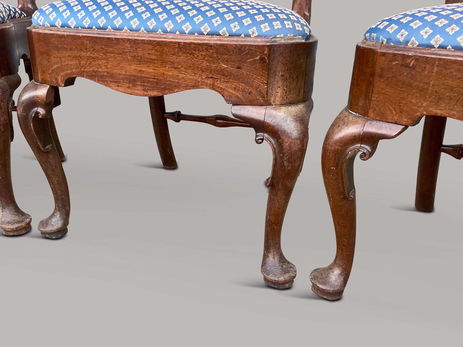 photo furniture Handsome George II Red Walnut Set Of 6 Side / Dining Chairs