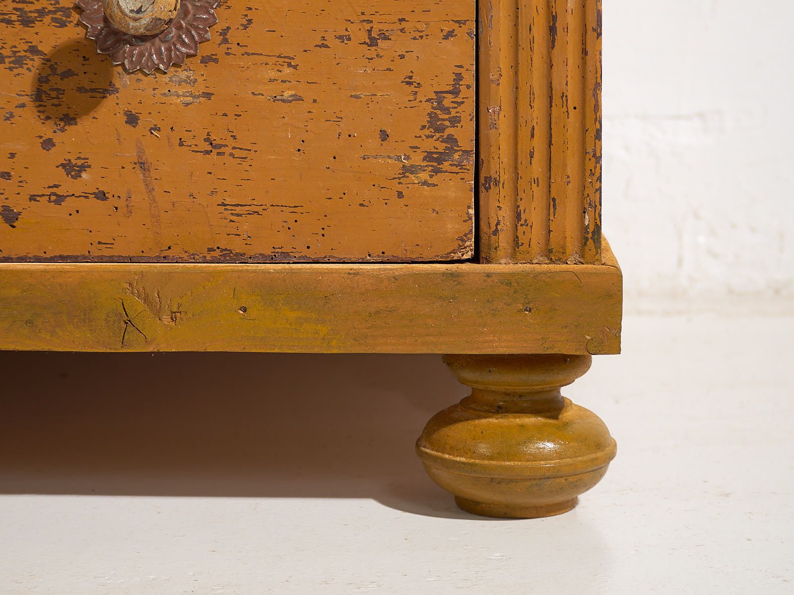 Antique Three Drawer Dresser, 1920s photo vinterior