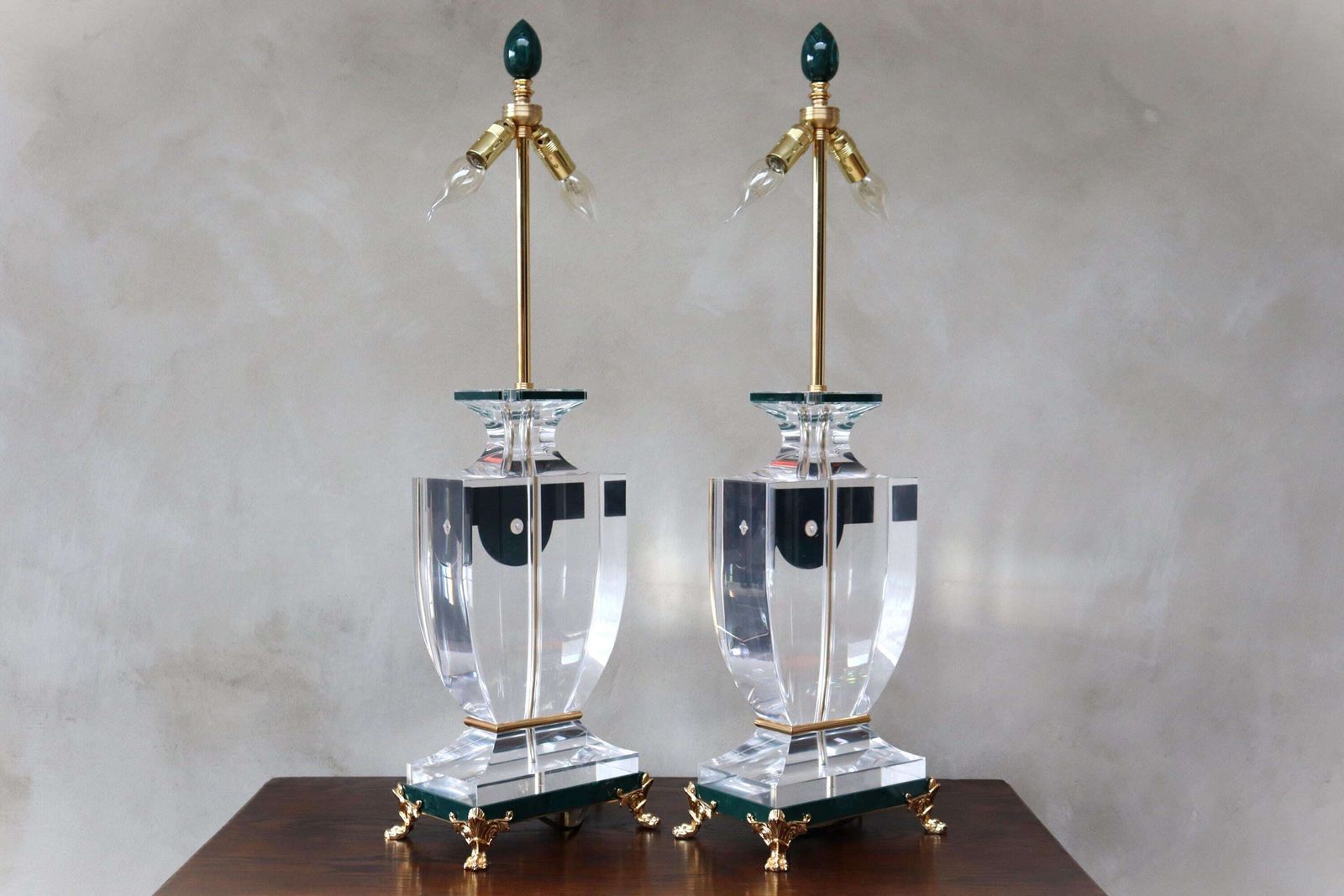 photo vinterior Pair Of Neoclassical Lucite Table Lamps In The Manner Of Maison Jansen (St.)
