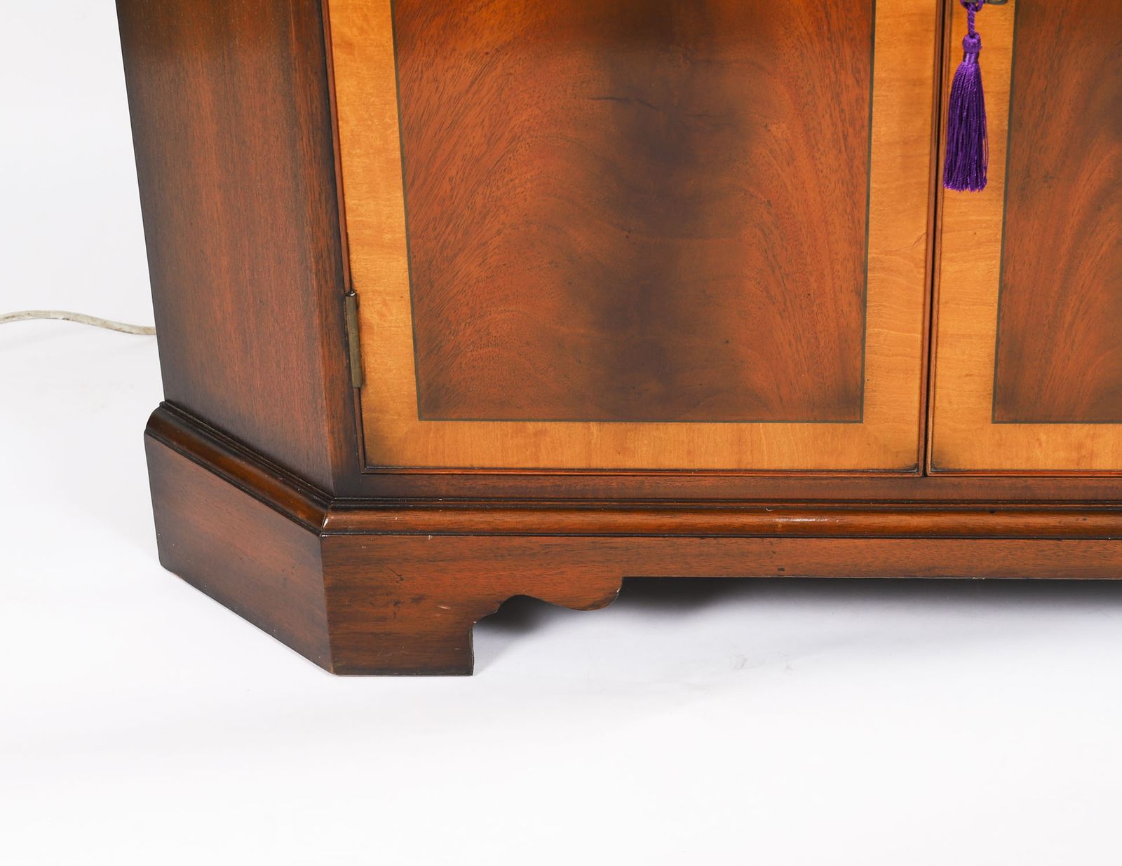 photo furniture Vintage English Flame Mahogany Corner Display Cabinet Retailed Harrods 20th C