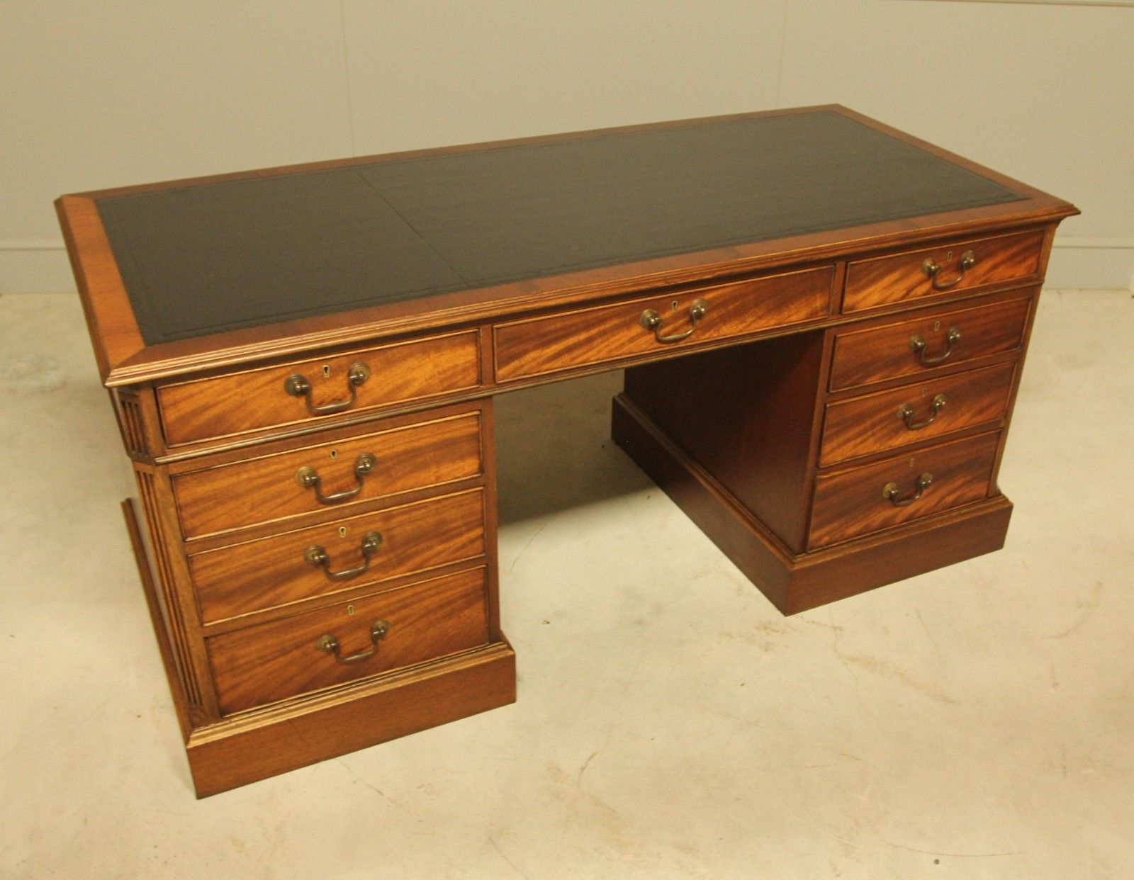 Early 20th Century Curl Mahogany Twin Pedestal Desk photo Furniture