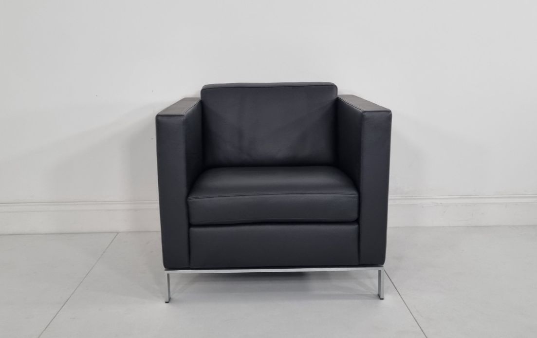 Walter Knoll Foster 500 Armchair In Black Leather Excellent Condition #2