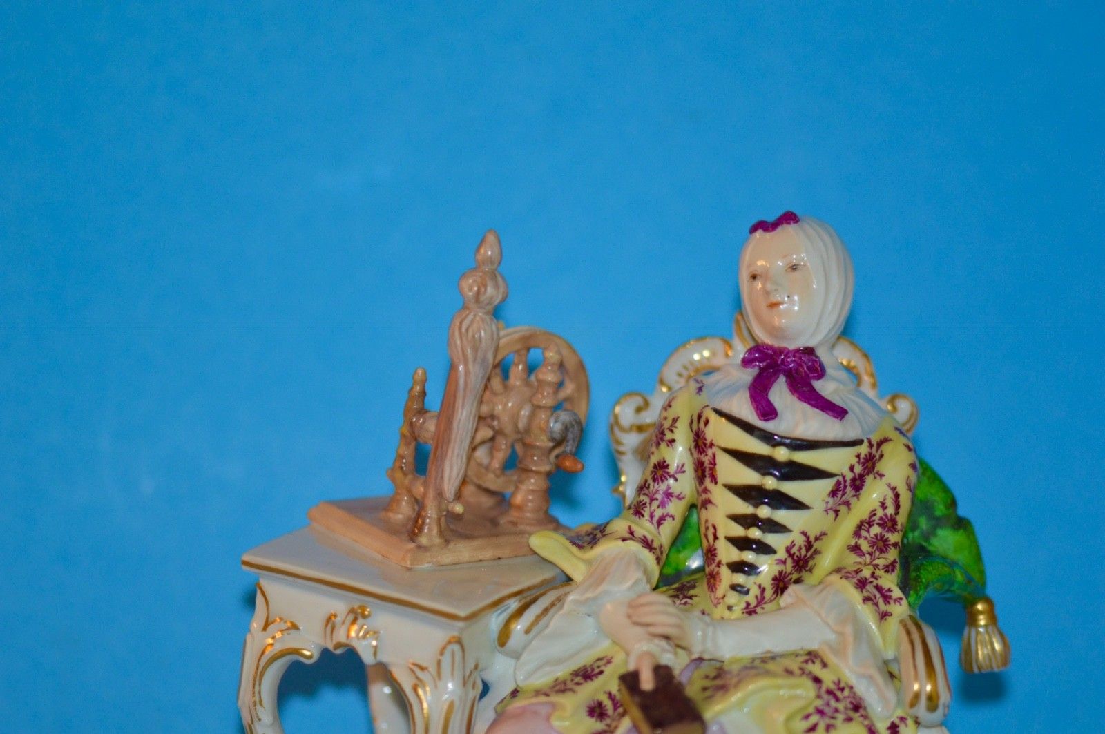 Meissen Porcelain Figure Of  Lady With Spinning Wheel  C1750 photo vinterior