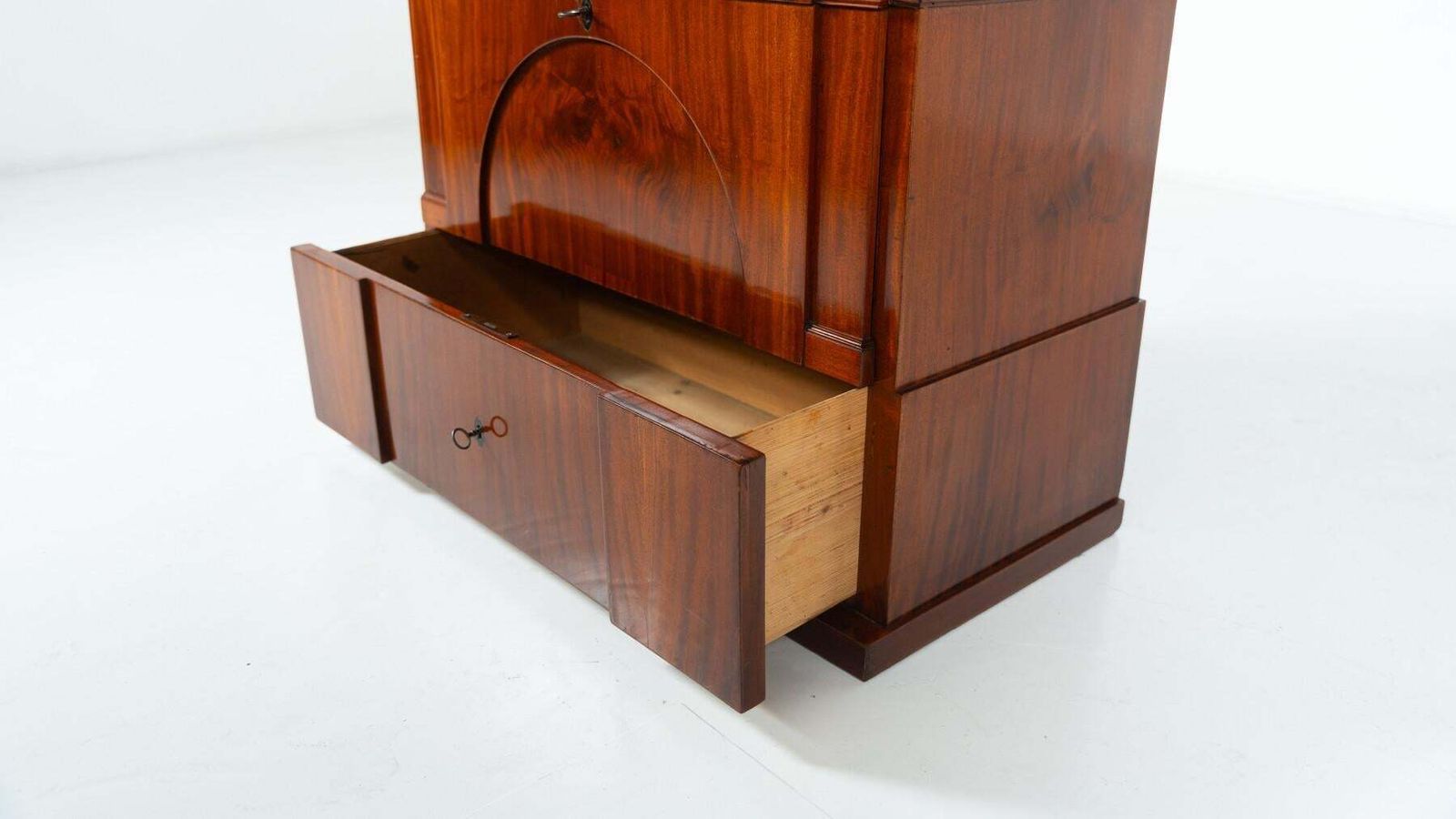 photo vinterior Chest Of Drawers, Biedermeier, Germany, 1820s