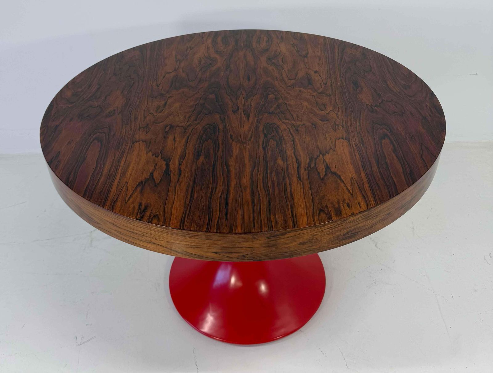 Italian Art Deco Round Table In Ziricote Wood With Red Lacquered Base, 1950s photo Furniture