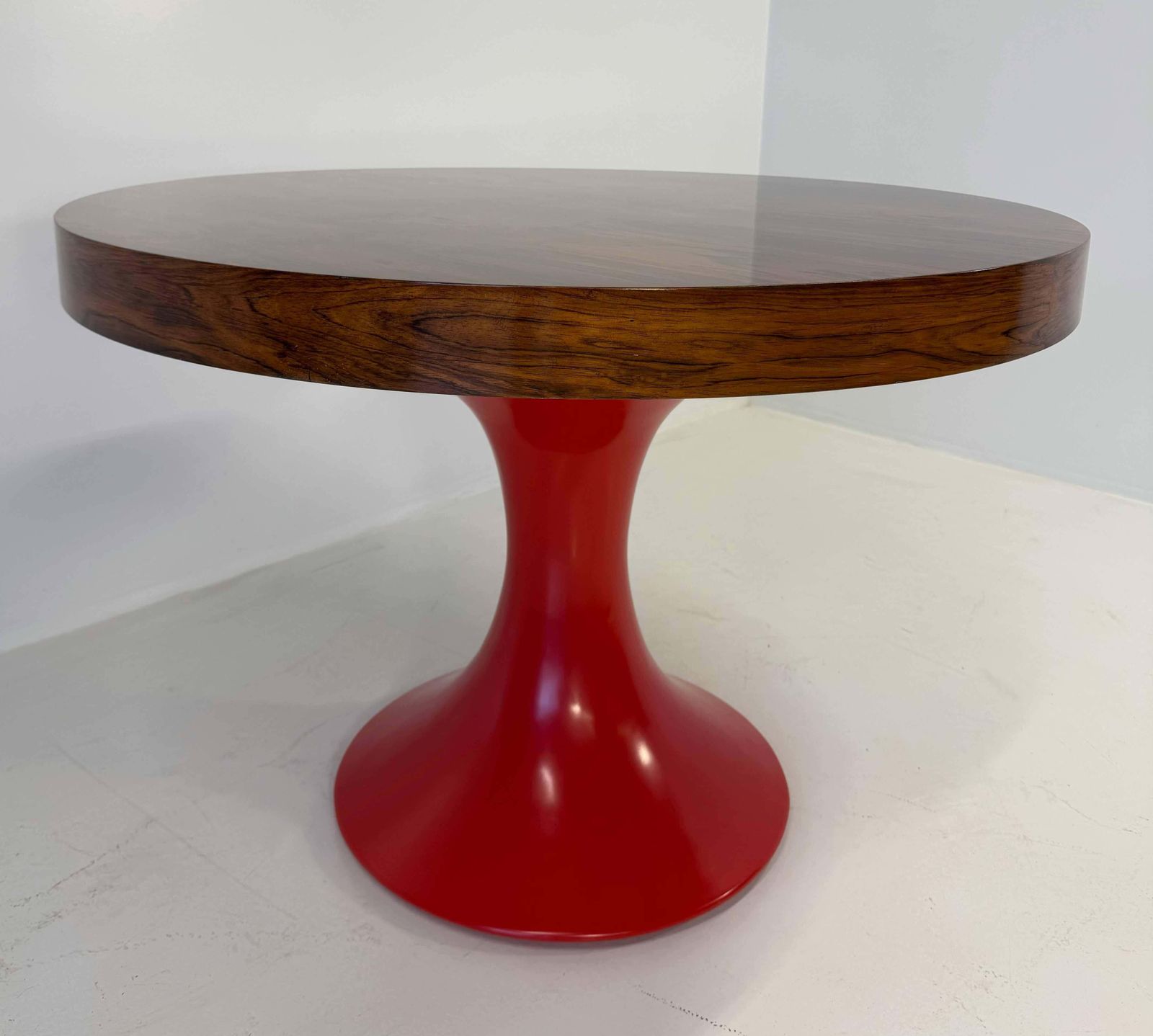 Italian Art Deco Round Table In Ziricote Wood With Red Lacquered Base, 1950s photo 4346.0