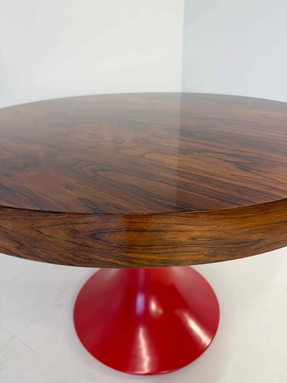 Italian Art Deco Round Table In Ziricote Wood With Red Lacquered Base, 1950s photo vinterior
