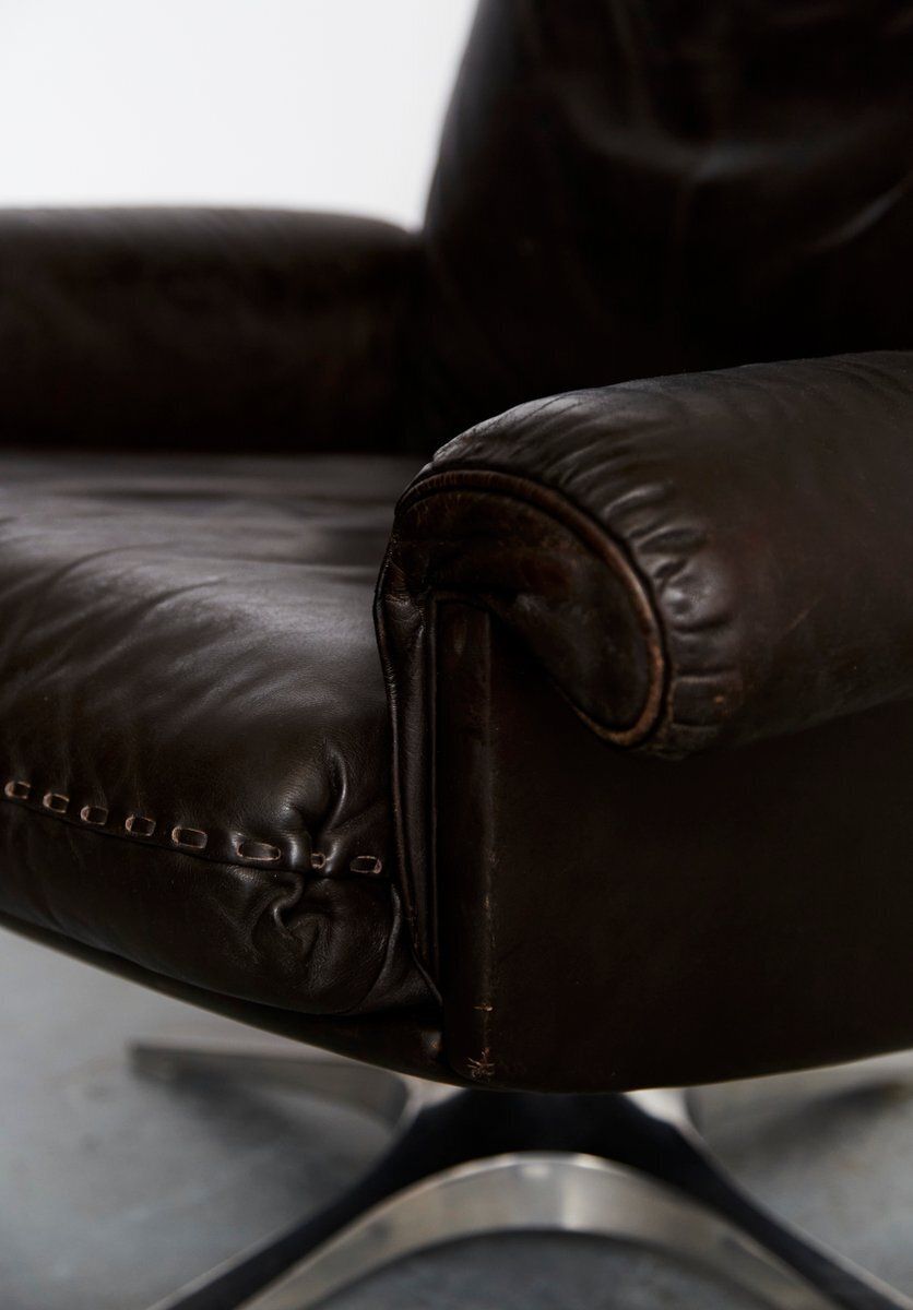 photo vinterior Set Of Cow Leather Ds 31 Lounge Chair And Ottoman From De Sede, 1970s