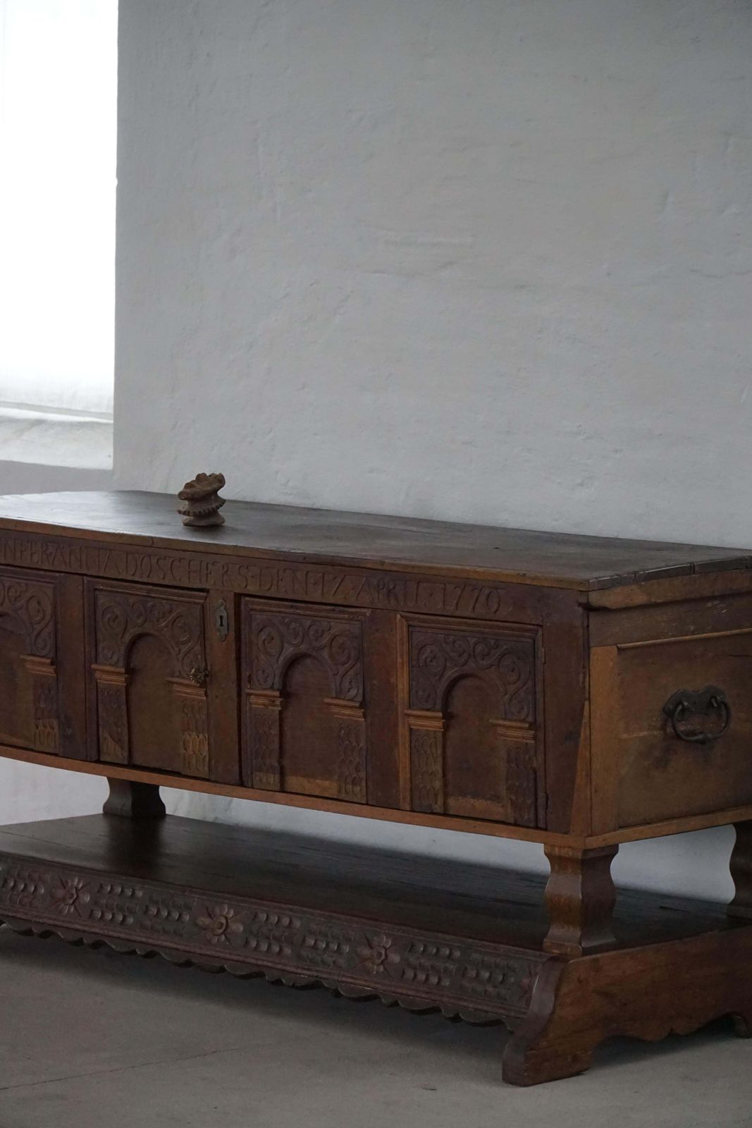photo vintage Early 18th Century, Danish Baroque Oak Sideboard, Carved Details, 1700s 1750s