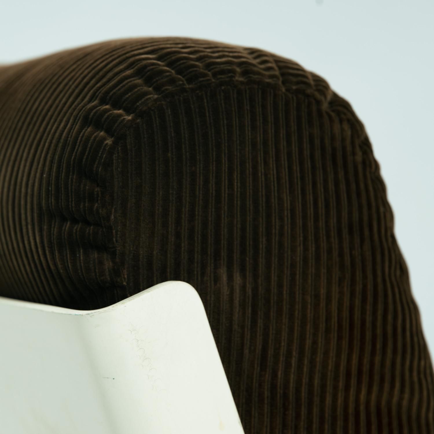 photo vinterior Mario Bellini For C&B Italia Modular 'Amanta' Seating Elements Original Brown Corduroy
