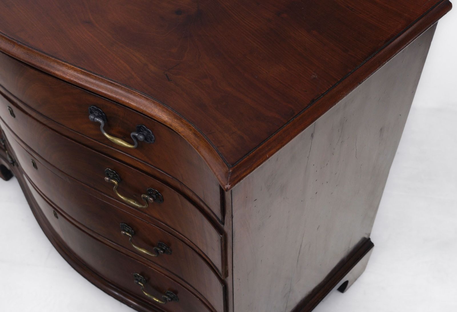 George III Mahogany Serpentine Chest Of Drawers photo 1975.0