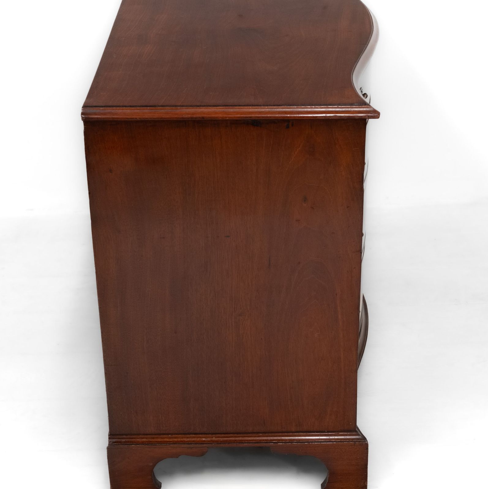 photo vinterior George III Mahogany Serpentine Chest Of Drawers