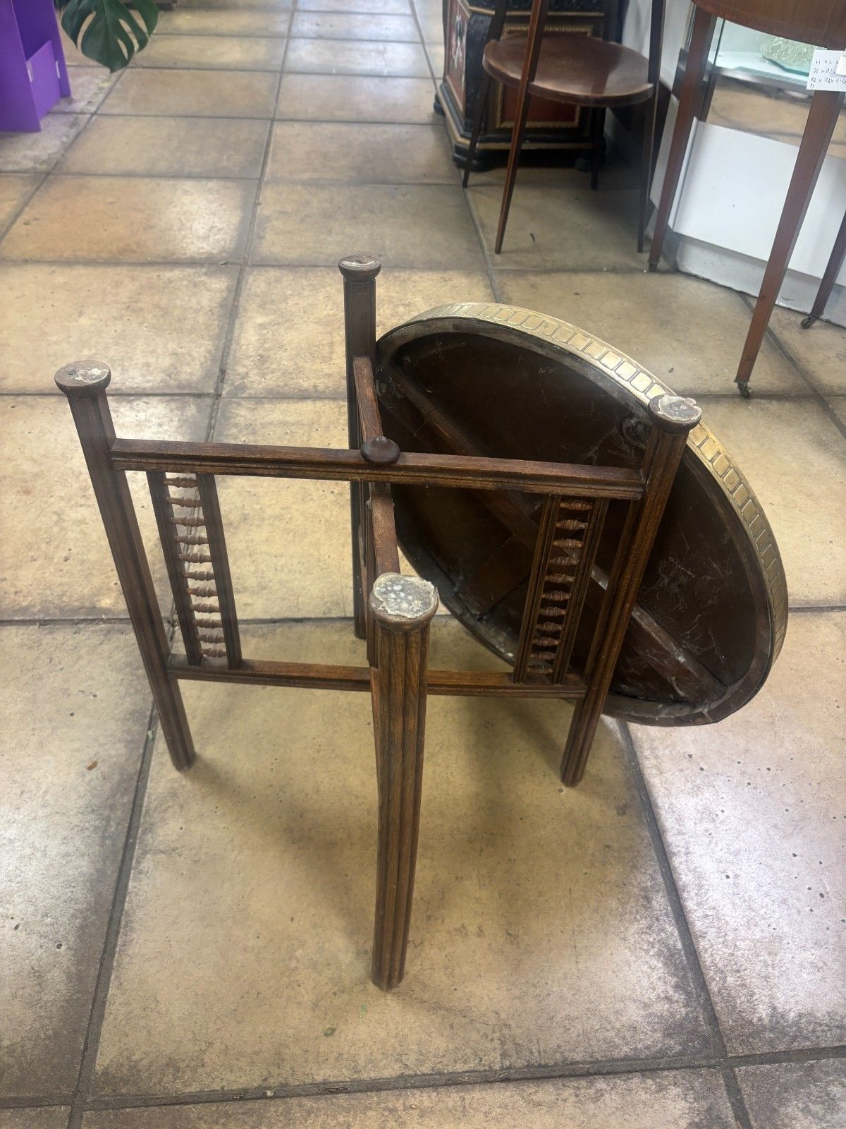 photo vintage Vintage Benares Brass Tray & Wooden Legs Folding Coffee/ Side Table