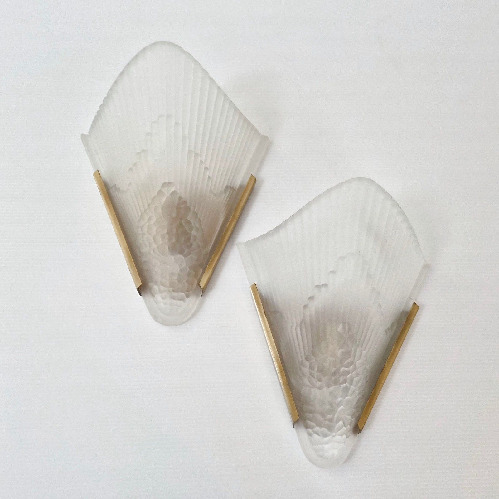 photo vinterior Paire D'appliques Vintage 1970 Style Art Deco Verre Moule & Laiton Dore 70s