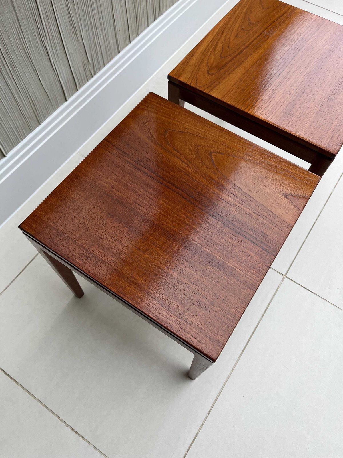 photo vintage Mid Century British Teak Nesting Side Tables – Pair (C.1960s–70s)