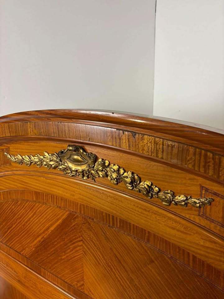 Early 20th French Style Walnut Veneered Bed photo vinterior