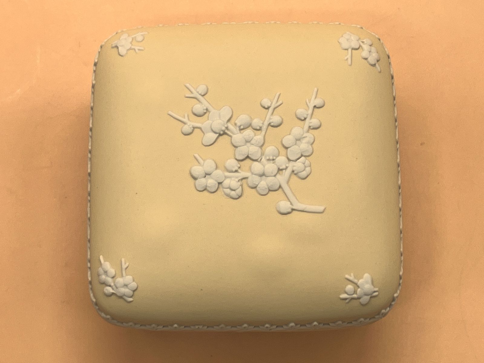 Wedgwood Pottery Yellow Jasperware Prunus Blossom Design Square Trinket / Jewelry Box. photo 69.95