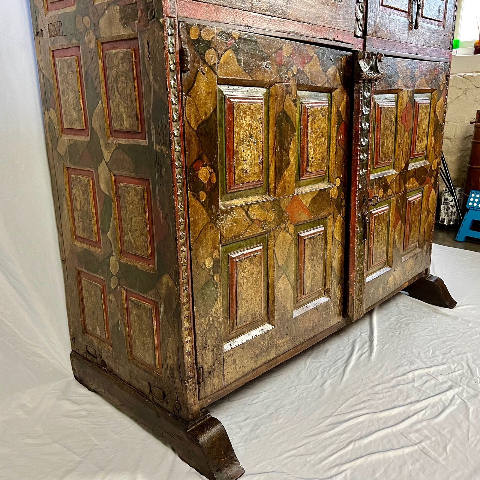 17th Century Spanish Oak And Pine Painted Housekeeper’s/ Linen Press Cupboard photo 2500.0