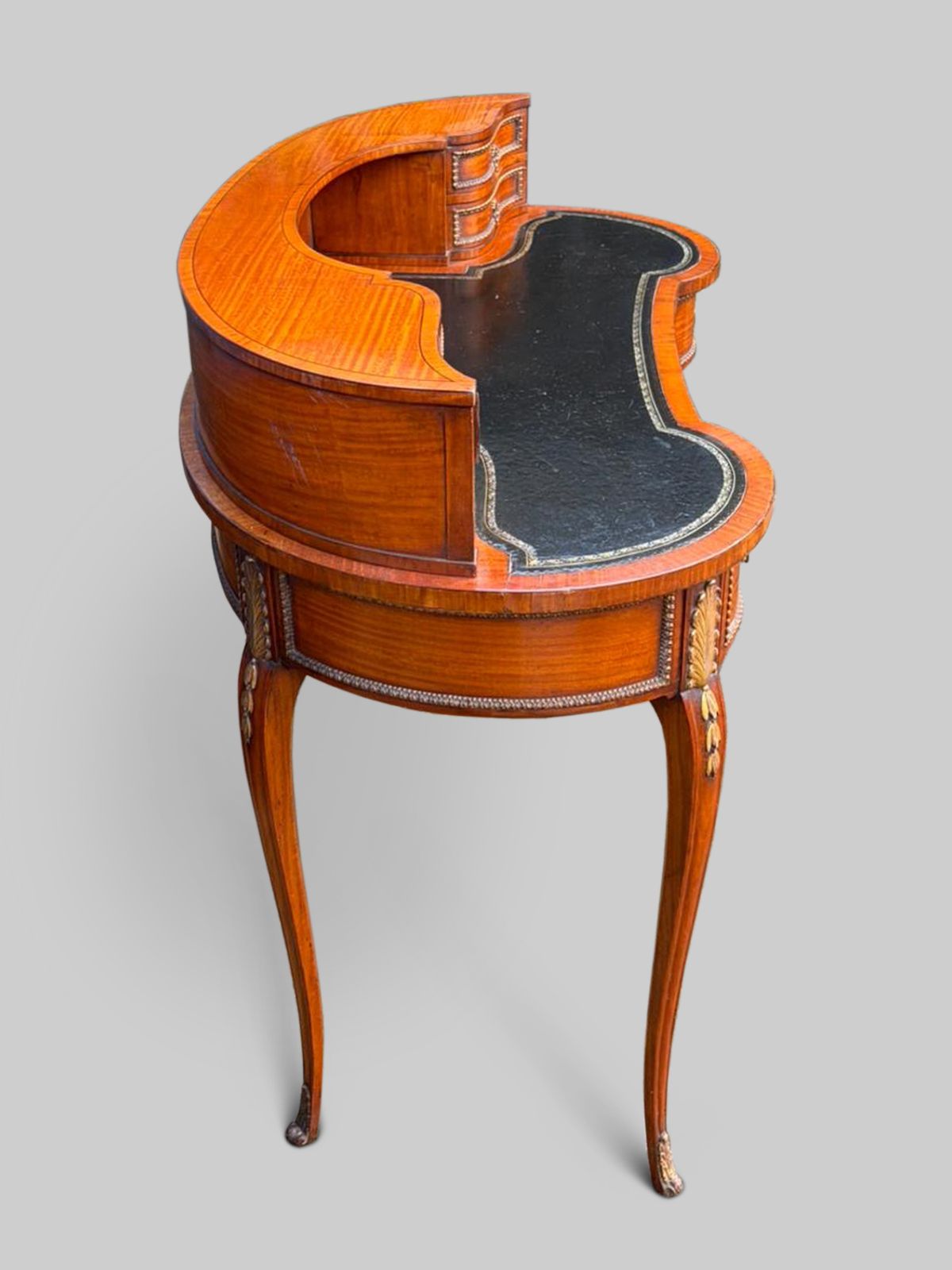 19th Century Satinwood Bonheur Du Jour photo Furniture
