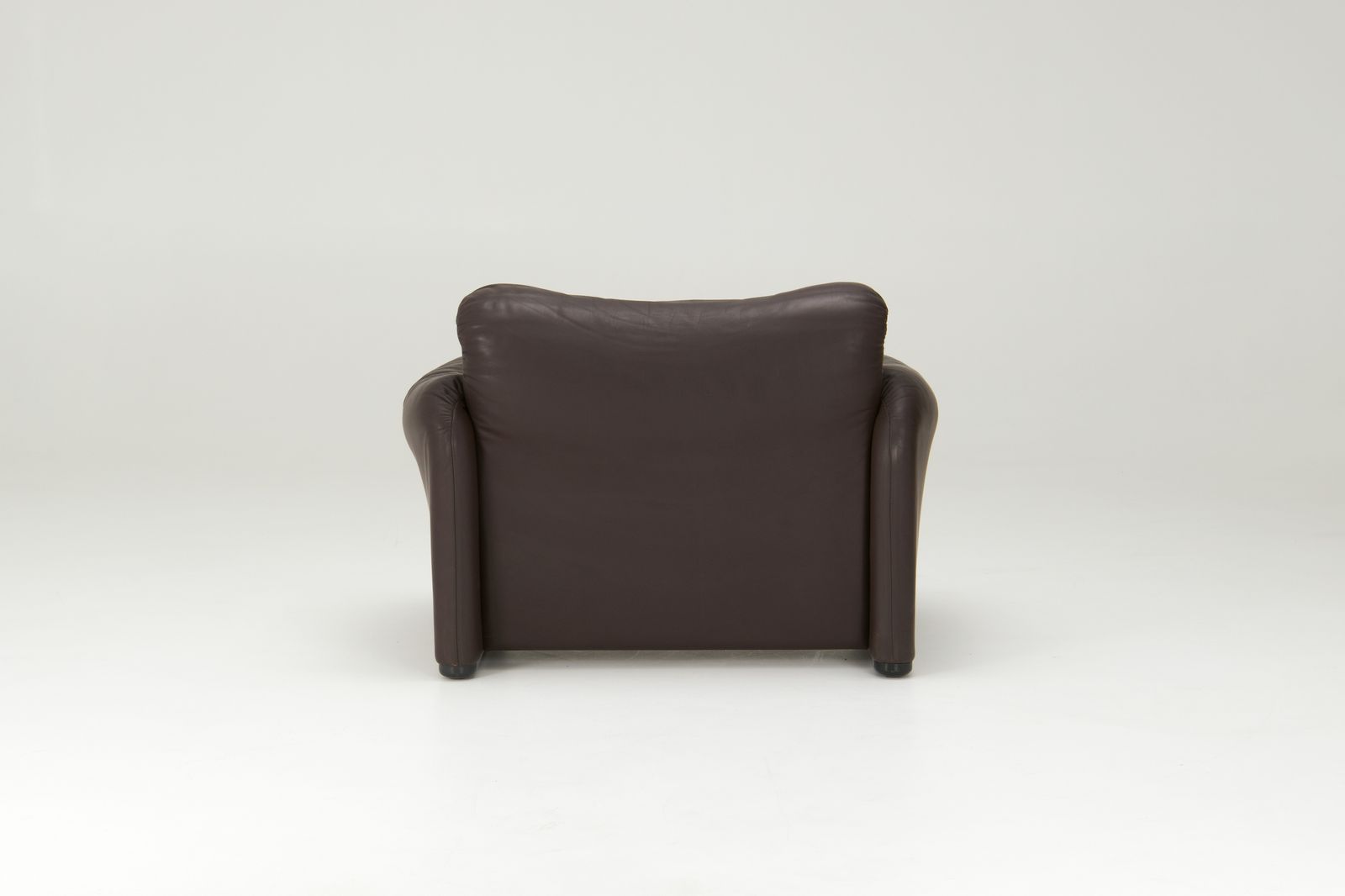 'Maralunga' Armchair   Vico Magistretti photo Furniture