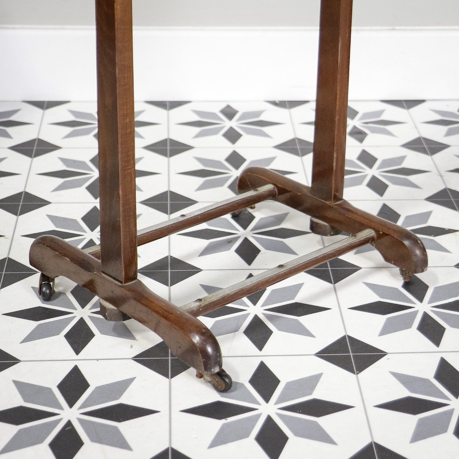 photo furniture A Mid Century Gentleman's Valet In Fratelli Reguitti Style