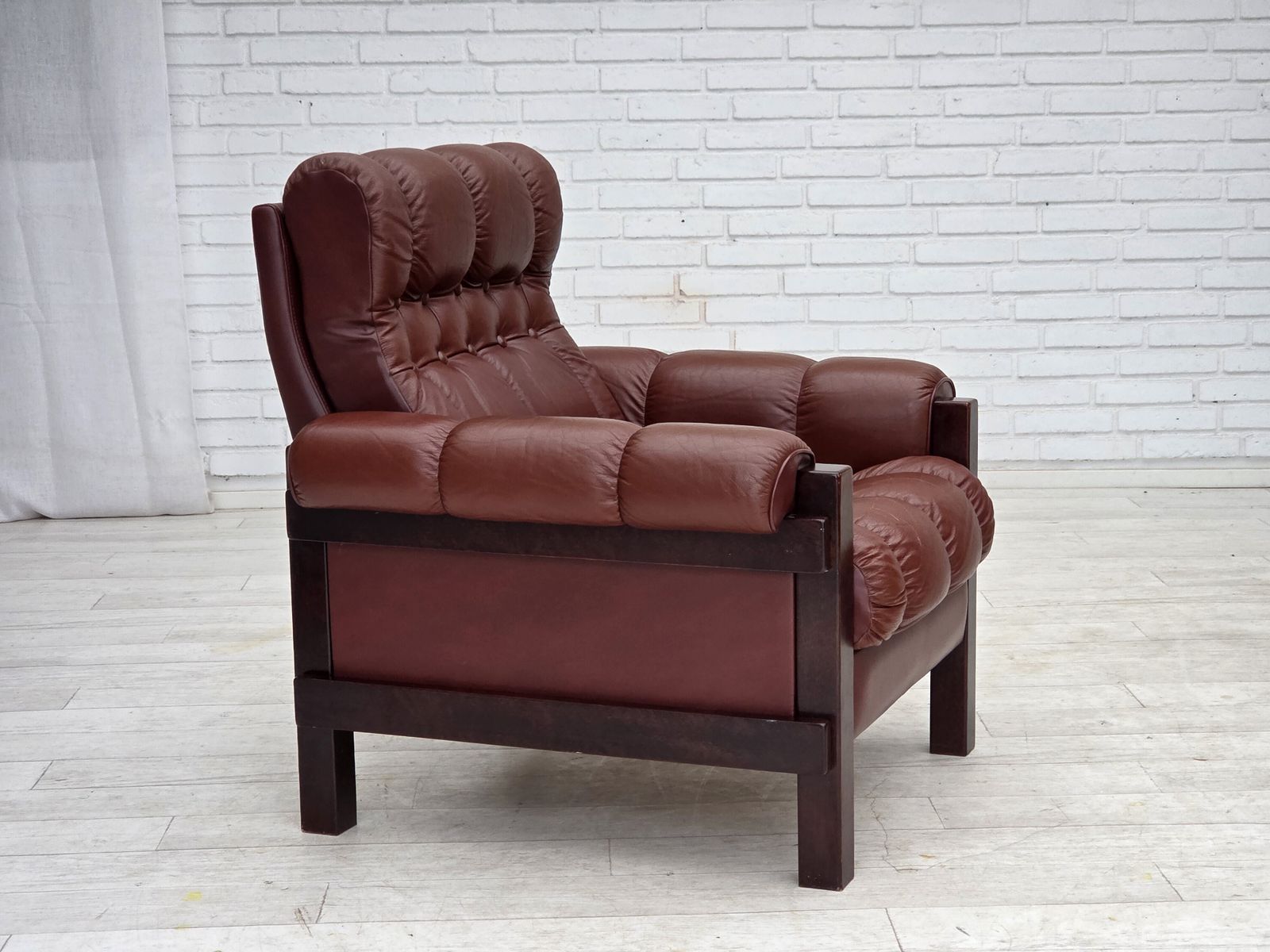 Ca. Jaren 1970, Scandinavische Fauteuil, Meubeleer, Donker Beukenhout. photo furniture