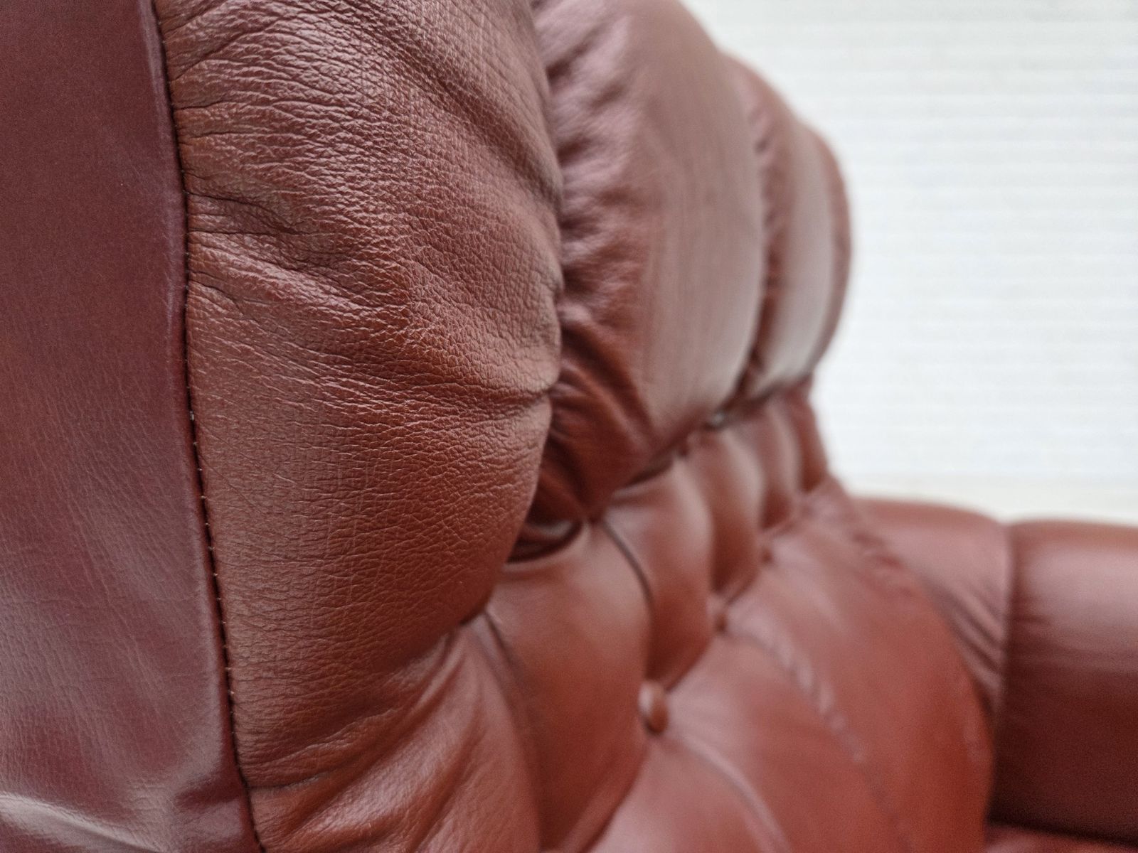 Ca. Jaren 1970, Scandinavische Fauteuil, Meubeleer, Donker Beukenhout. photo Meubels
