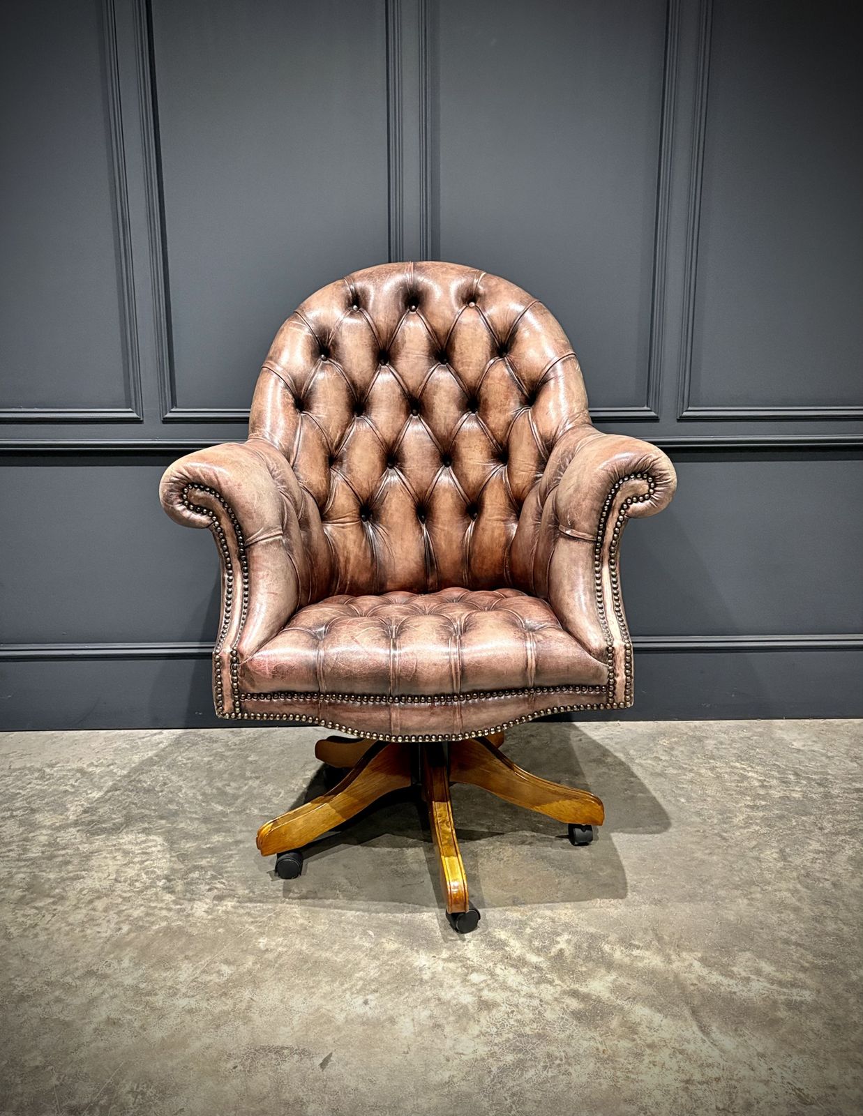 Buttoned Leather Swivel Desk Chair photo Furniture