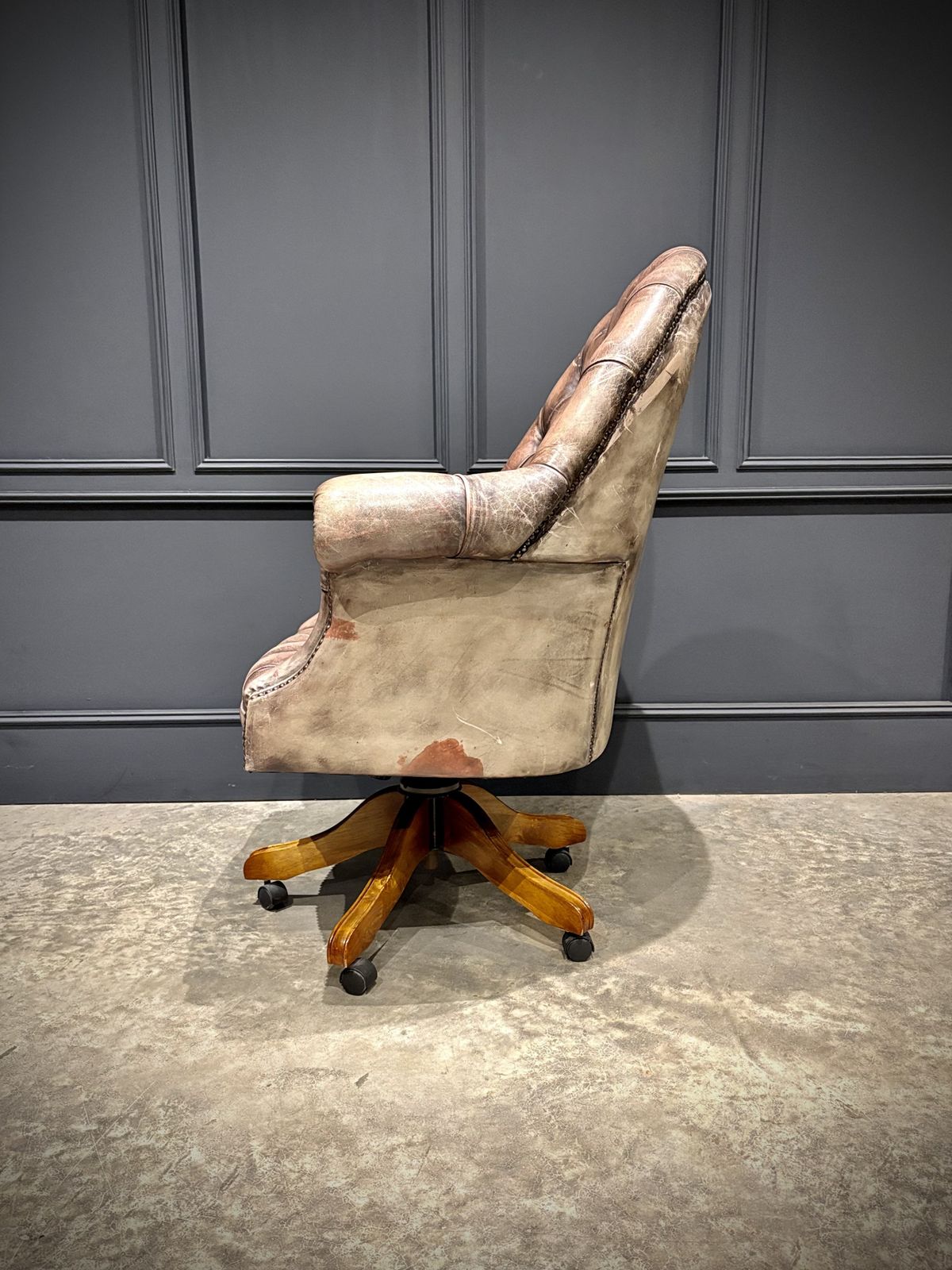 Buttoned Leather Swivel Desk Chair photo vinterior