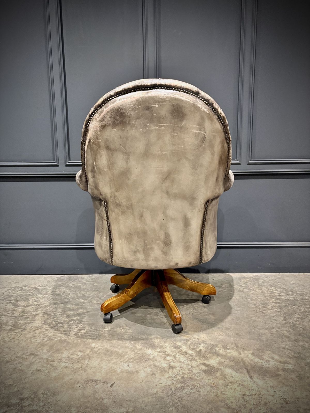 Buttoned Leather Swivel Desk Chair photo buy