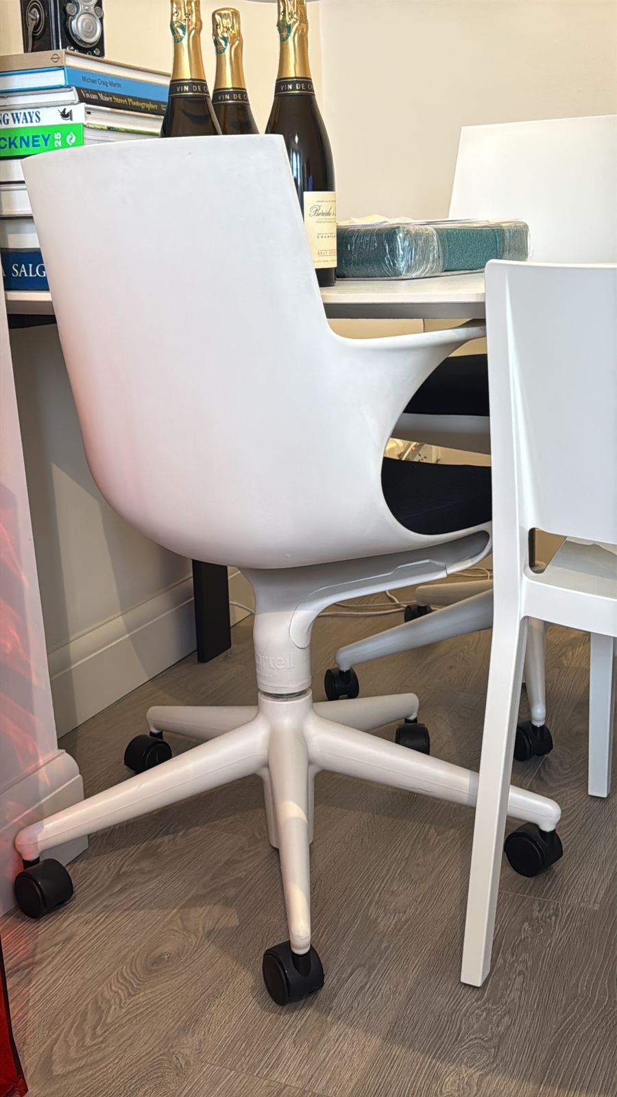 Kartell Spoon Chairs (2), Late 20th Century photo 600.0