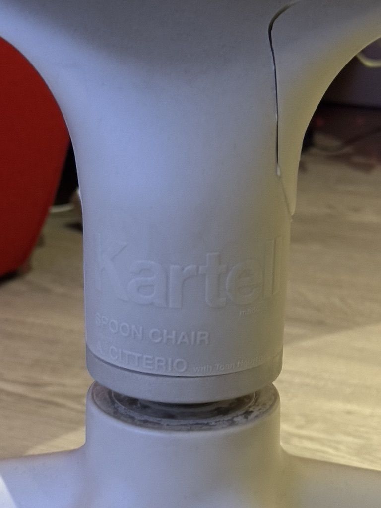 Kartell Spoon Chairs (2), Late 20th Century photo vinterior