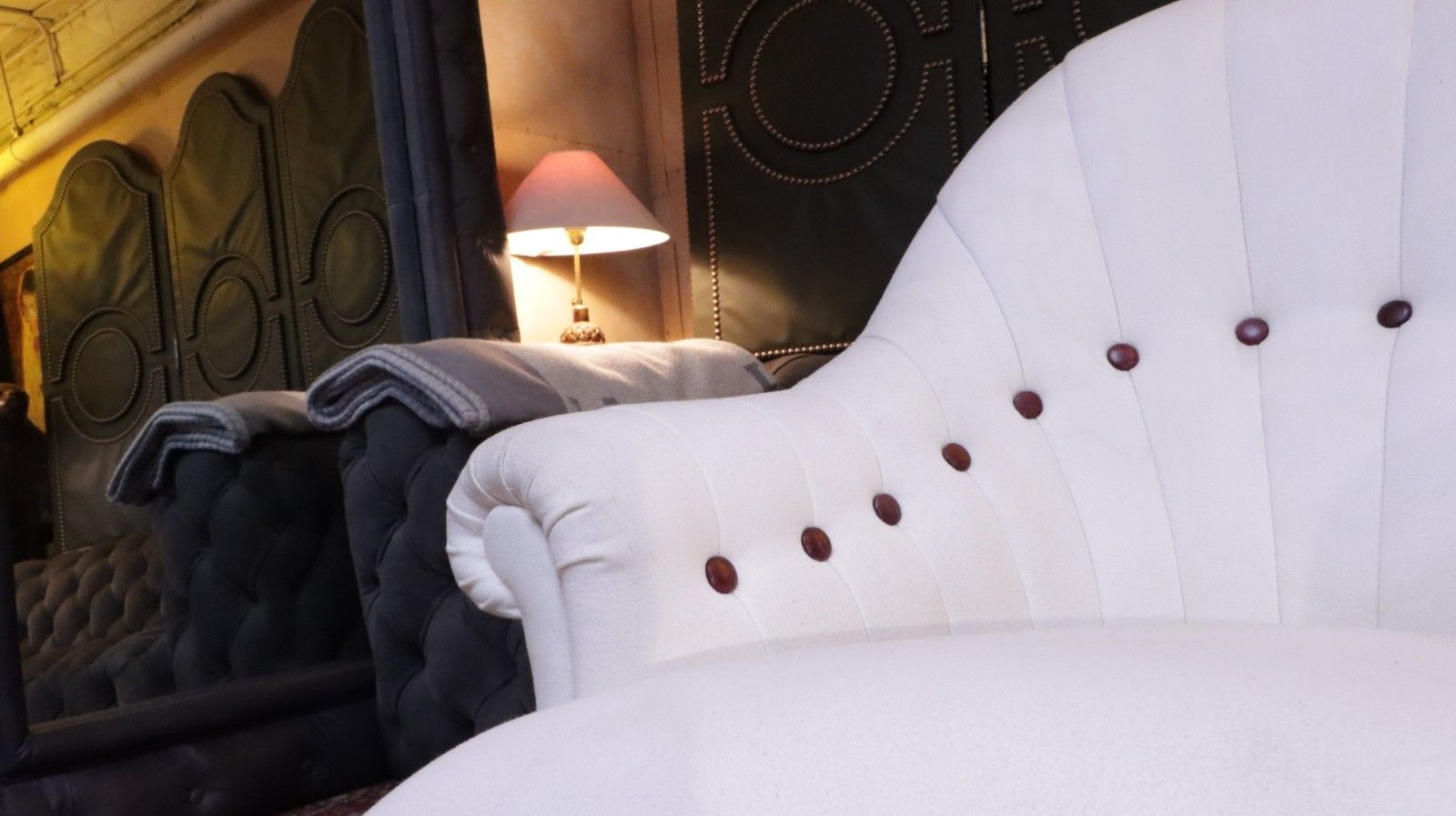899.0 John Sankey Baudelaire Classic Slipper Accent Armchair Linen White Rrp£3500 🚚🚚 photo