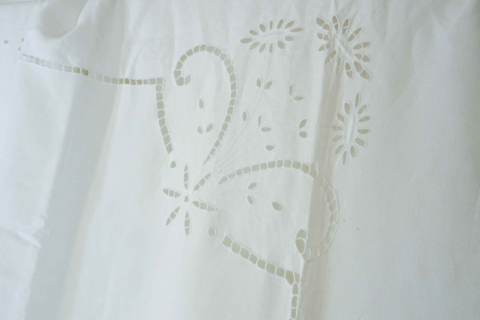 Lace Edged Linen Bedspread, Tablecloth, Curtain photo vinterior