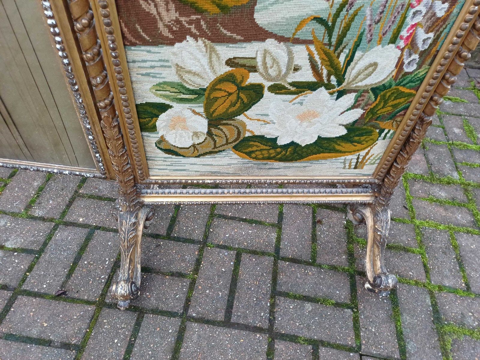 photo vintage Huge Grand Ornate Antique Gold Gilt Kingfisher Tapestry Folding Fire Or Vintage Vanity Privacy Screen Curtain Castors